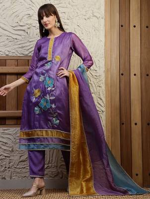 women floral embroidered regular thread work kurta with trousers & with dupatta 2