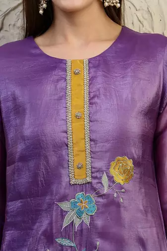 women floral embroidered regular thread work kurta with trousers & with dupatta