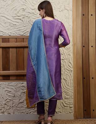 women floral embroidered regular thread work kurta with trousers & with dupatta 5