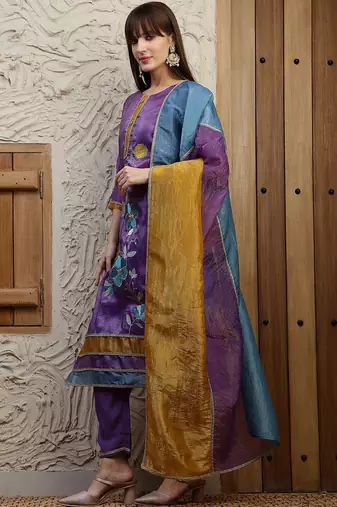 women floral embroidered regular thread work kurta with trousers & with dupatta