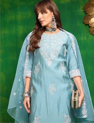 women floral embroidered kurta with trousers & dupatta 2