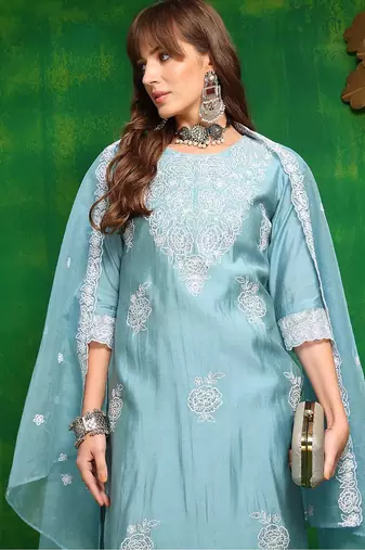 women floral embroidered kurta with trousers & dupatta