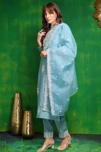 women floral embroidered kurta with trousers & dupatta