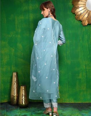 women floral embroidered kurta with trousers & dupatta 4
