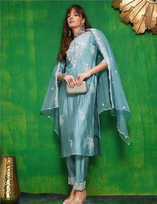 women floral embroidered kurta with trousers & dupatta 6