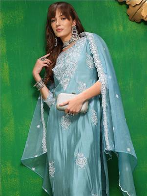 women floral embroidered kurta with trousers & dupatta 7