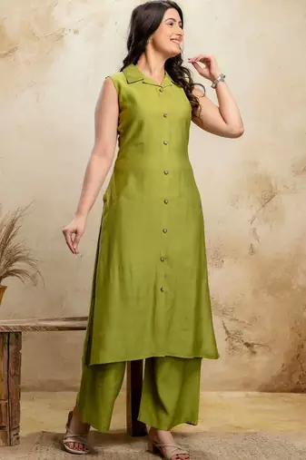 women regular kurta with palazzos