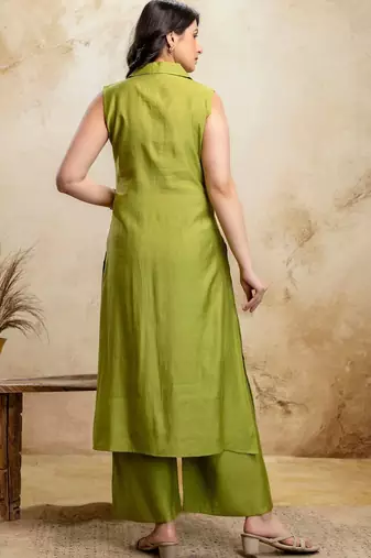 women regular kurta with palazzos