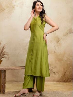 women regular kurta with palazzos 4