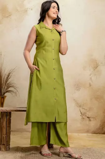women regular kurta with palazzos