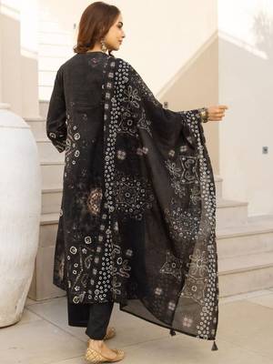 women leheriya printed pleated  cotton kurta with palazzos & with dupatta 4