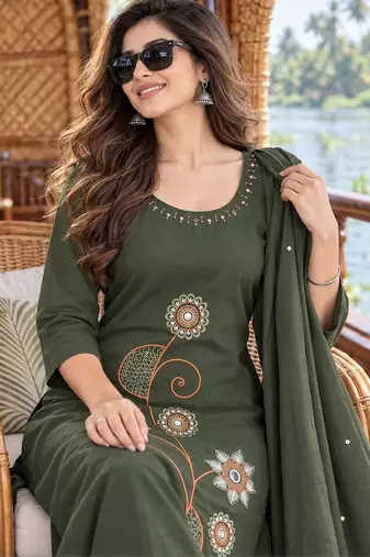 women ethnic motifs embroidered regular thread work  cotton kurta with trousers & with