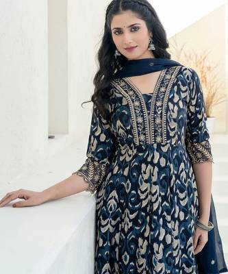 women ethnic motifs printed empire thread work  silk kurta with trousers & with dupatta 3