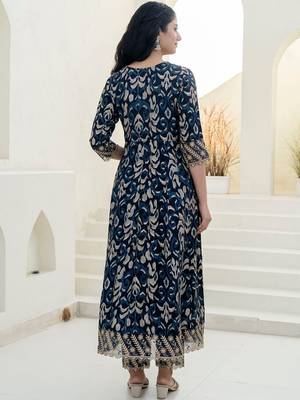 women ethnic motifs printed empire thread work  silk kurta with trousers & with dupatta 4