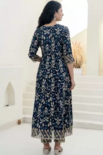 women ethnic motifs printed empire thread work  silk kurta with trousers & with dupatta