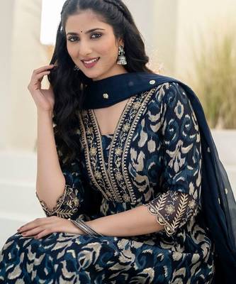 women ethnic motifs printed empire thread work  silk kurta with trousers & with dupatta 5