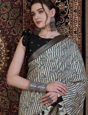 Off white floral zari silk blend sungudi saree 5