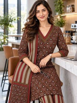 women printed regular  cotton kurta with trousers & with dupatta 2