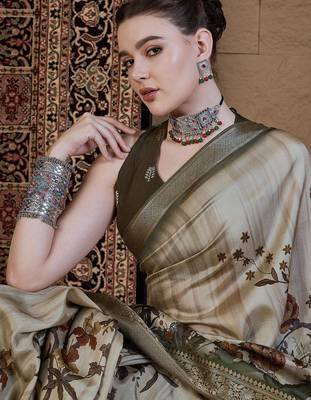Beige floral zari silk blend sungudi saree 5