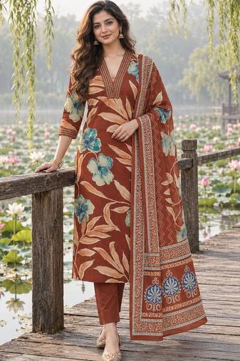 women floral printed regular  cotton kurta with trousers & with dupatta