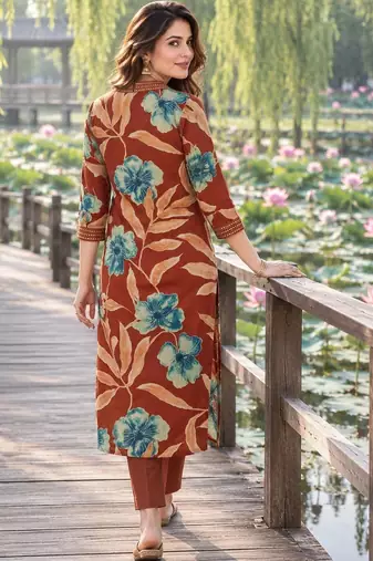 women floral printed regular  cotton kurta with trousers & with dupatta