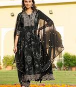 women floral printed panelled thread work kurta with trousers & with dupatta