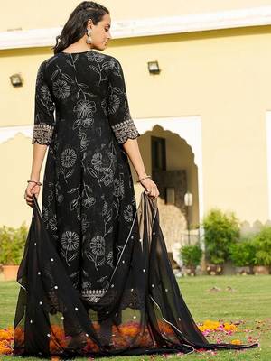 women floral printed panelled thread work kurta with trousers & with dupatta 4