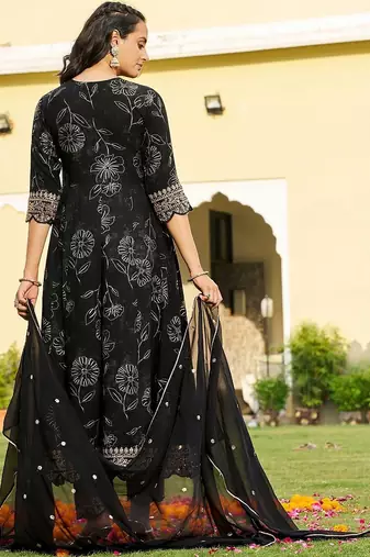 women floral printed panelled thread work kurta with trousers & with dupatta