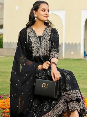 women floral printed panelled thread work kurta with trousers & with dupatta 6