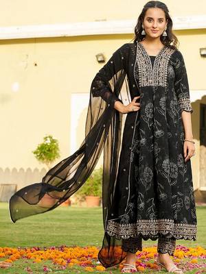 women floral printed panelled thread work kurta with trousers & with dupatta 7
