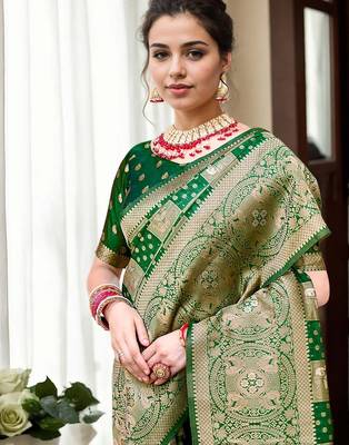 Green woven design organza banarasi saree 4
