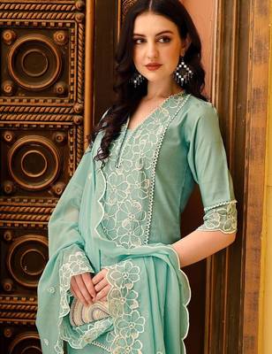 women ethnic motifs embroidered regular thread work kurta with trousers & with dupatta 2