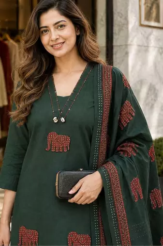 women ethnic motifs embroidered regular thread work  cotton kurta with trousers & with