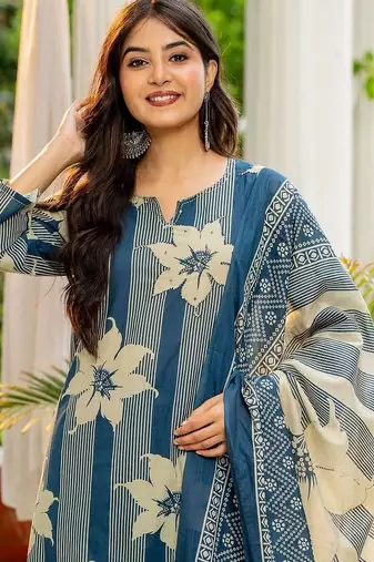 women floral printed regular  cotton kurta with trousers & with dupatta