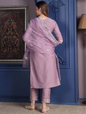 women floral embroidered kurta with trousers & dupatta 5