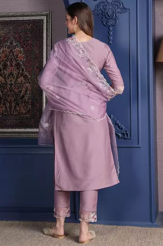 women floral embroidered kurta with trousers & dupatta