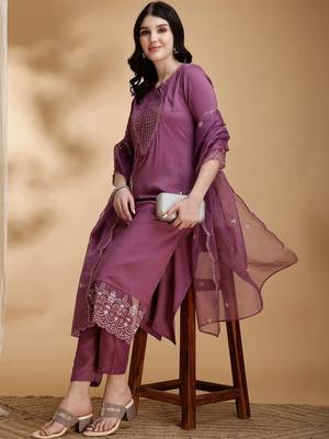 women embroidered sequinned kurta with trousers & with dupatta 4