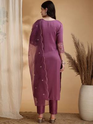 women embroidered sequinned kurta with trousers & with dupatta 5