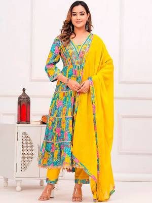 women ethnic motifs printed tiered thread work kurta with trousers & with dupatta 1