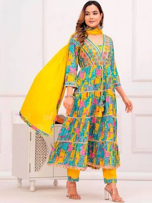 women ethnic motifs printed tiered thread work kurta with trousers & with dupatta 3