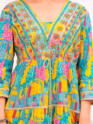 women ethnic motifs printed tiered thread work kurta with trousers & with dupatta 5