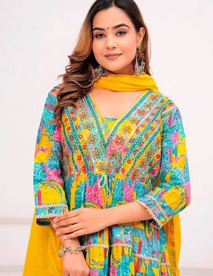 women ethnic motifs printed tiered thread work kurta with trousers & with dupatta 6