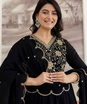 women ethnic motifs embroidered empire sequinned kurta with trousers & with dupatta 2