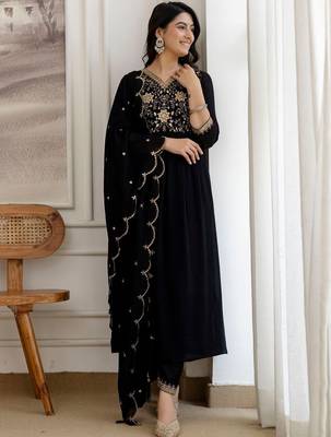 women ethnic motifs embroidered empire sequinned kurta with trousers & with dupatta 3
