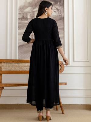 women ethnic motifs embroidered empire sequinned kurta with trousers & with dupatta 4