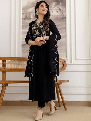 women ethnic motifs embroidered empire sequinned kurta with trousers & with dupatta 5