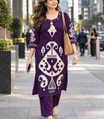 women ethnic motifs printed regular kurta with trousers