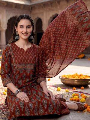 women ethnic motifs printed regular  cotton kurta with trousers & with dupatta 4