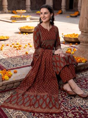 women ethnic motifs printed regular  cotton kurta with trousers & with dupatta 5