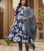 women floral printed pleated  cotton kurta with trousers & with dupatta